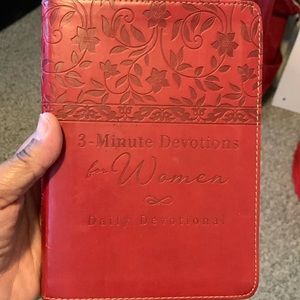 NWT 3 minute daily devotions